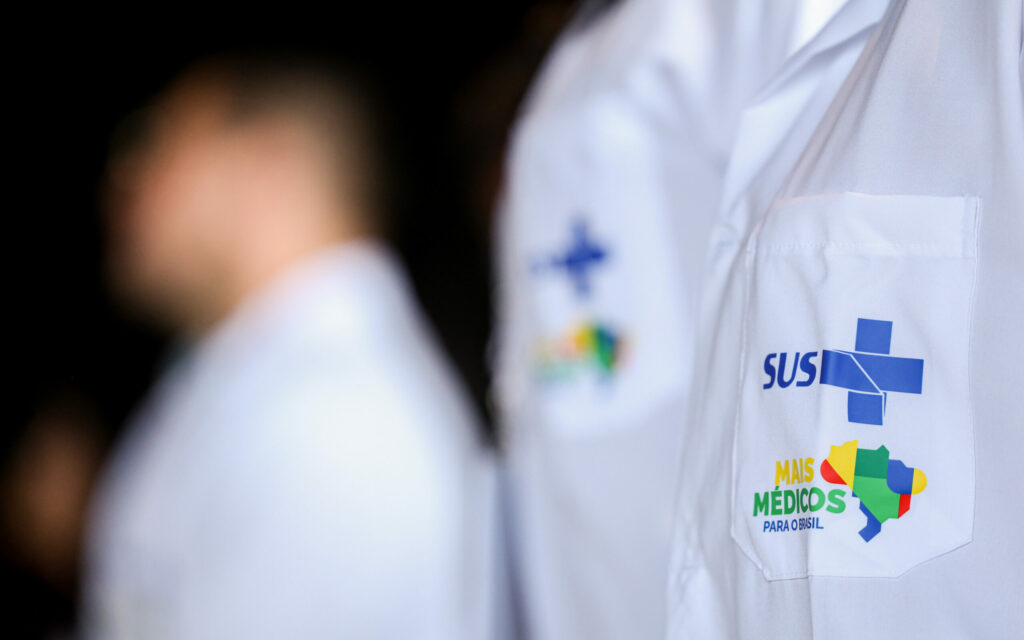 Crusoé: “Mais Médicos enriqueceu regime cubano corrupto”, diz Embaixada dos EUA