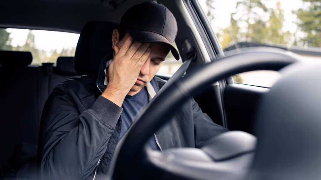 Por que a fadiga ao volante é um dos maiores riscos para quem dirige à noite