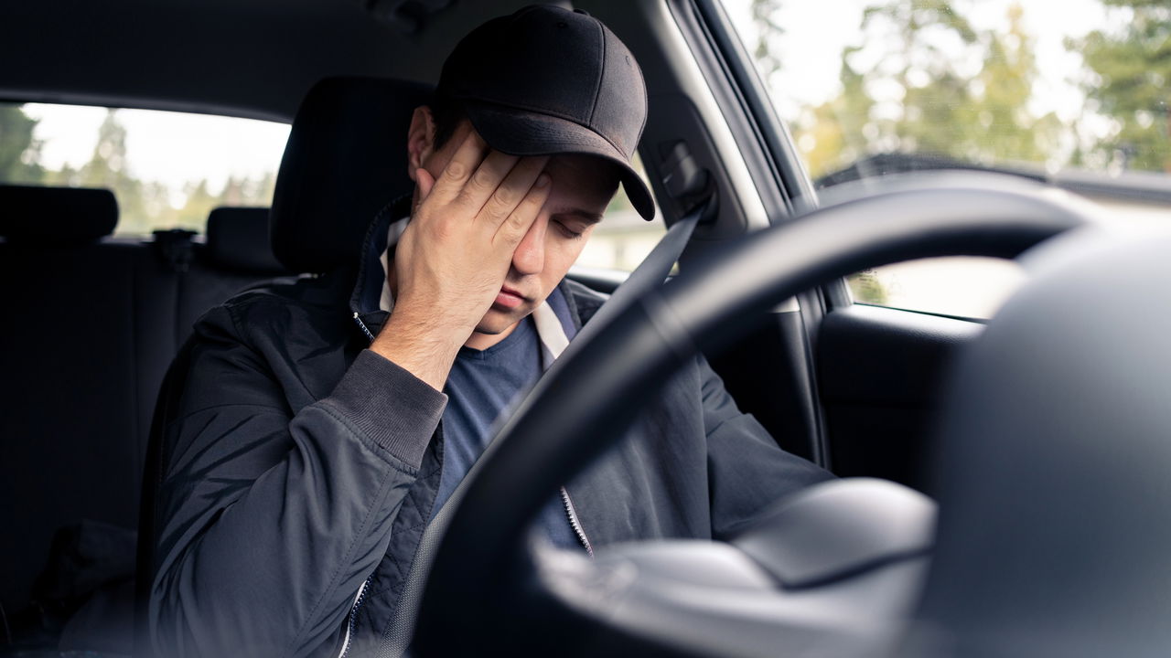 Por que a fadiga ao volante é um dos maiores riscos para quem dirige à noite