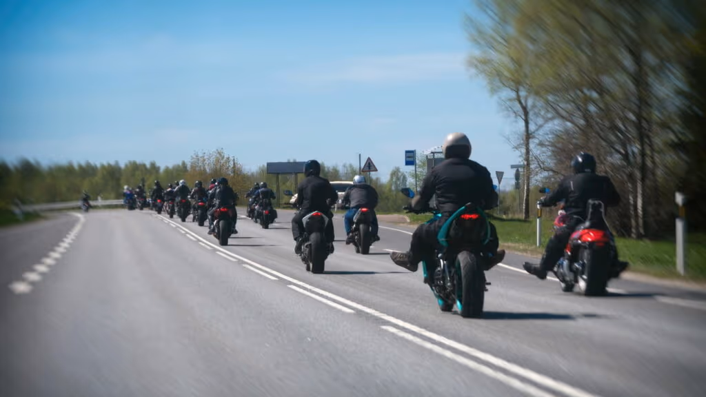 Transportar crianças em motos pode custar caro e colocar vidas em risco