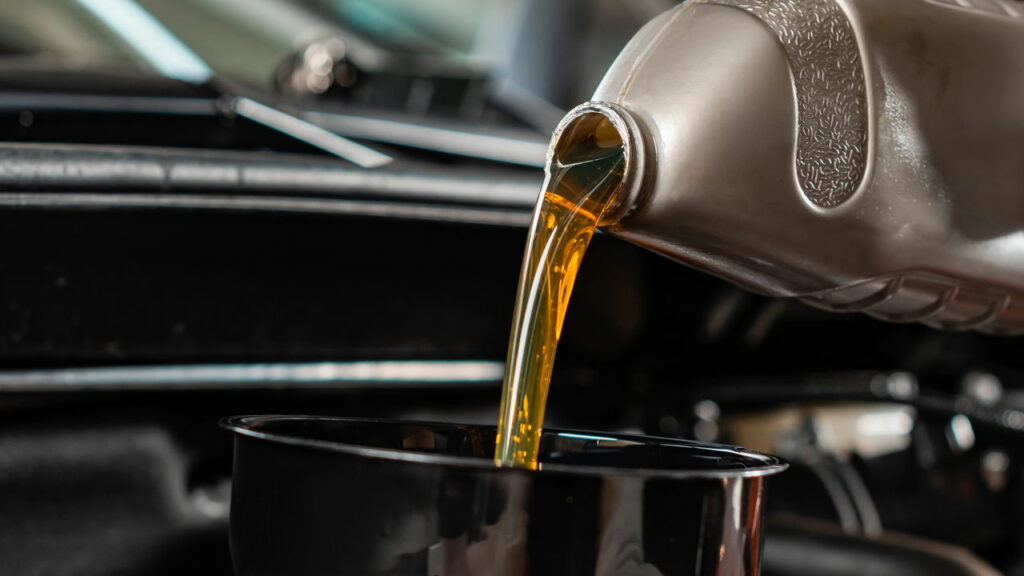 O melhor momento para trocar o óleo e evitar prejuízos no motor