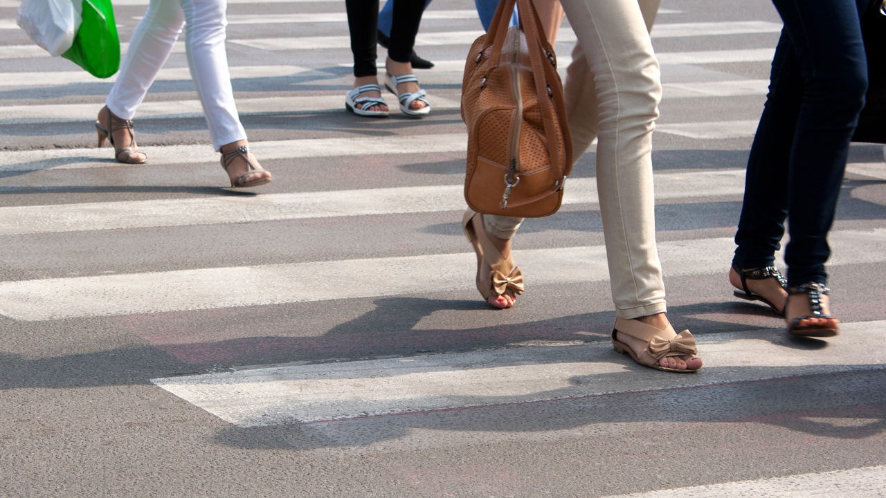 Como você pode receber uma multa de trânsito apenas andando na rua