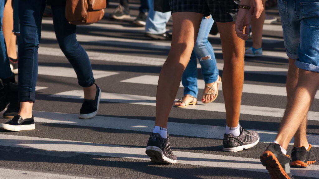 Como você pode receber uma multa de trânsito apenas andando na rua