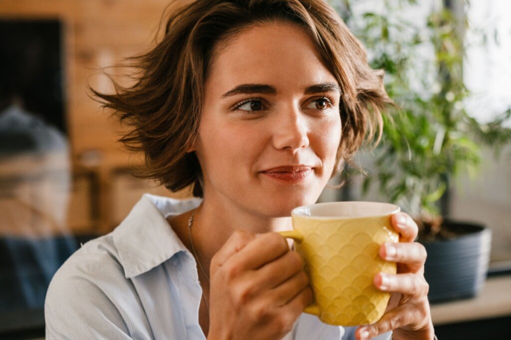 8 benefícios do chá de capim-limão para a saúde