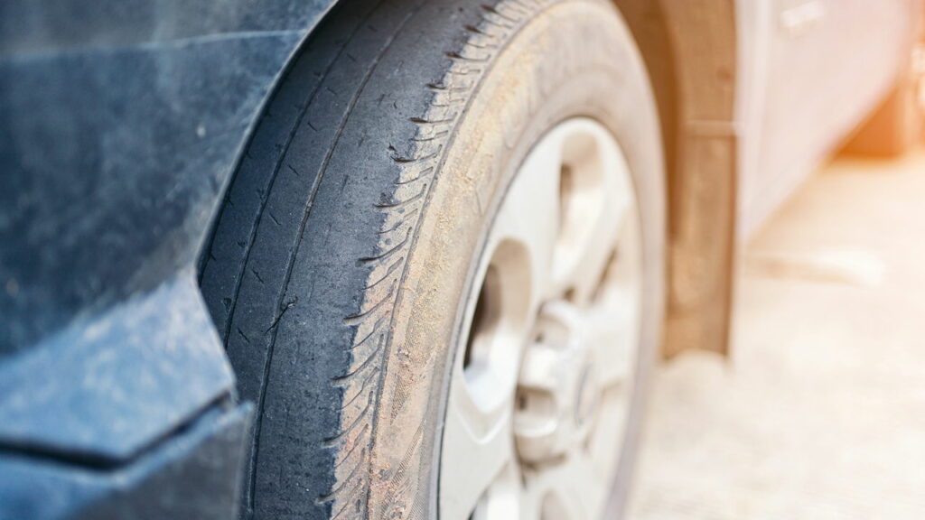 O que acontece se você for pego com o pneu careca?