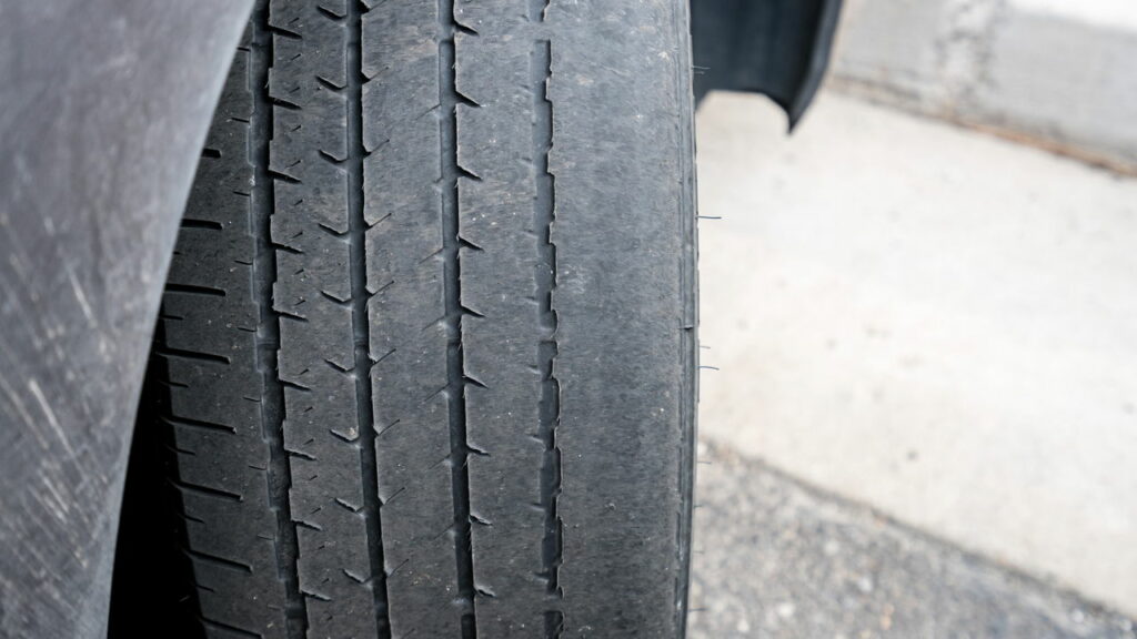 Esse detalhe no pneu pode ser a causa de você ser parado em uma blitz 