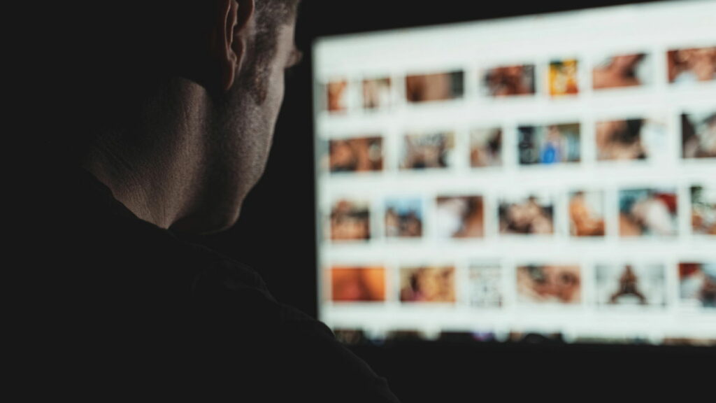 Advogado é preso acusado de enviar pornografia para a filha
