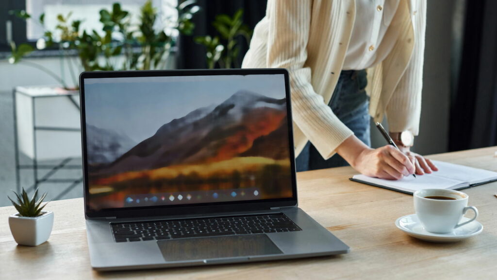 O hábito silencioso que pode encurtar a vida do seu computador - Créditos: depositphotos.com / IgorVetushko