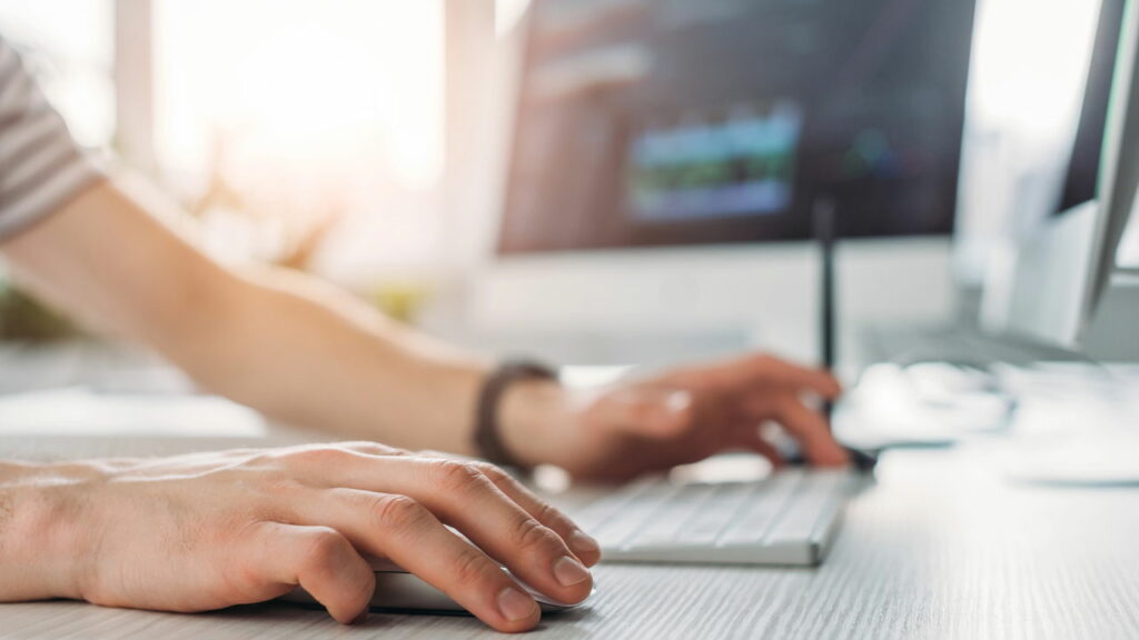 Essa profissão fácil e online está rendendo em dólar para brasileiros