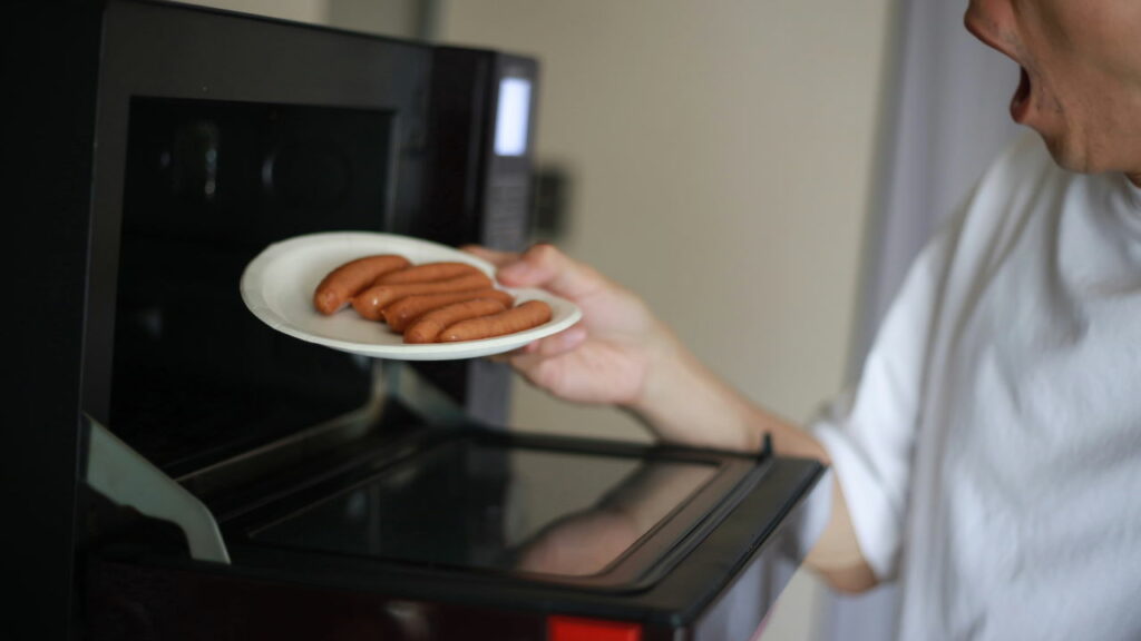 Como usar o micro-ondas para agilizar o preparo de refeições completas