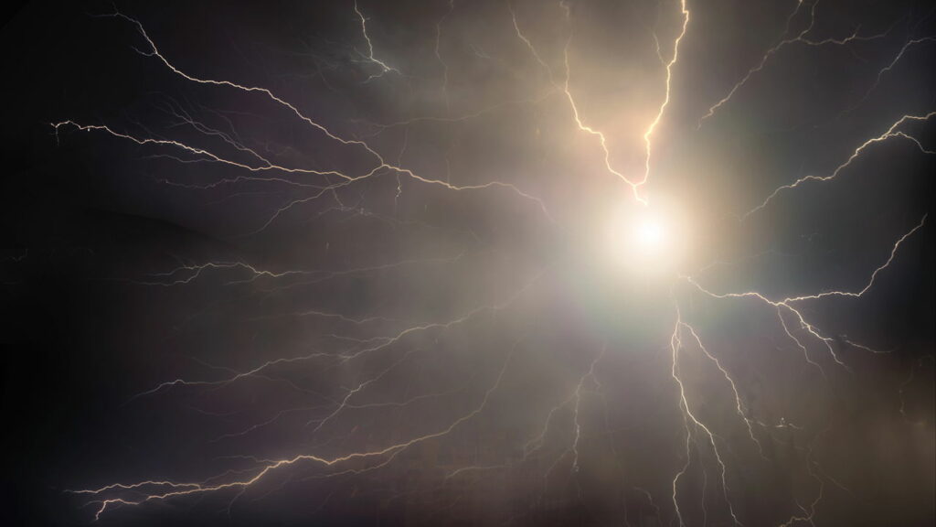 Como funcionam os relâmpagos globulares, um dos fenômenos mais misteriosos da natureza