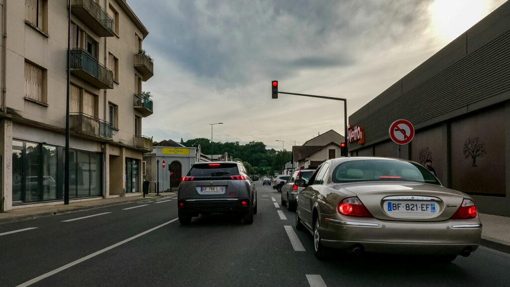Os perigos e cuidados ao dirigir em rodovias mal sinalizadas