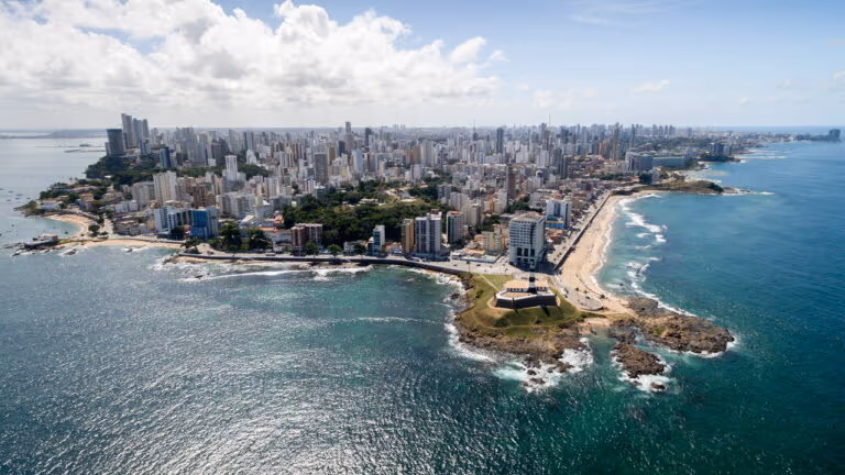 Cultura, praias e gastronomia, tudo unido em uma das cidade mais vibrantes do País