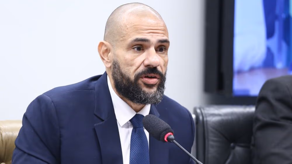 Comissão aprova derrubada de regras do governo Lula sobre câmeras corporais