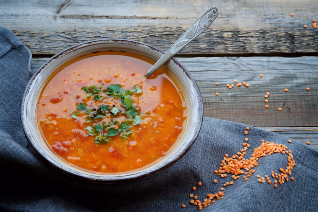 5 receitas de sopas práticas e nutritivas para o jantar