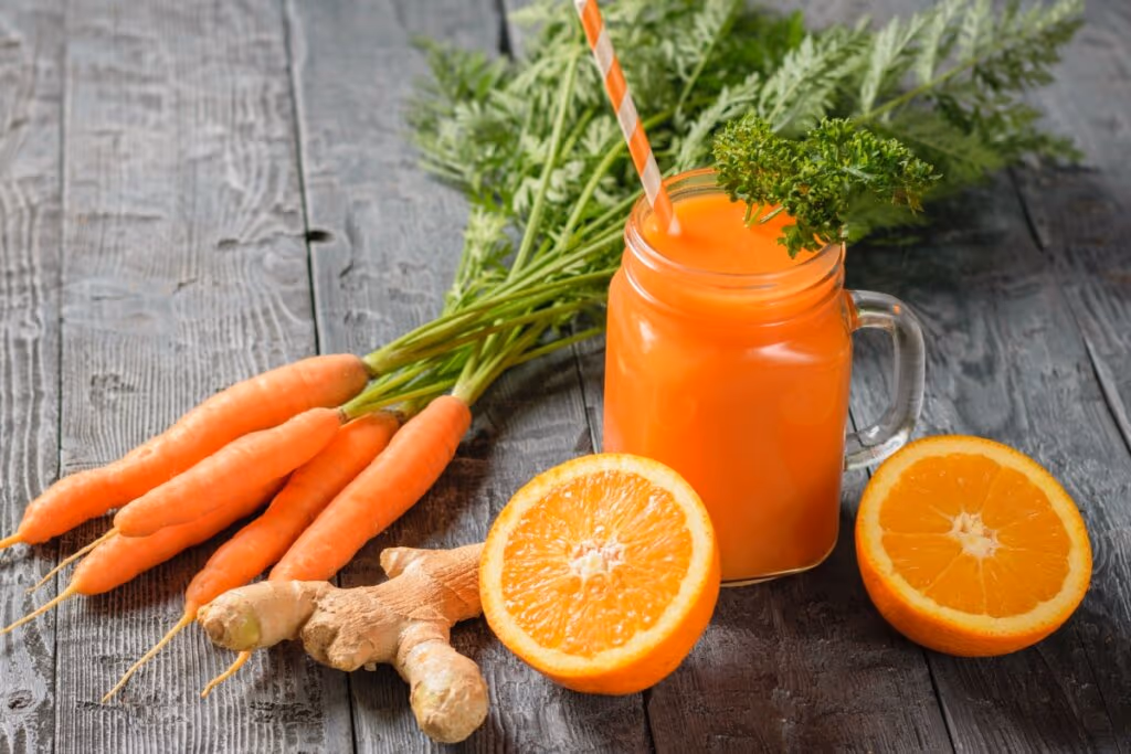 7 sucos ricos em vitamina C para fortalecer o organismo
