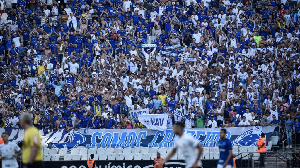 Torcedores do Cruzeiro e Santos causam caos após jogo