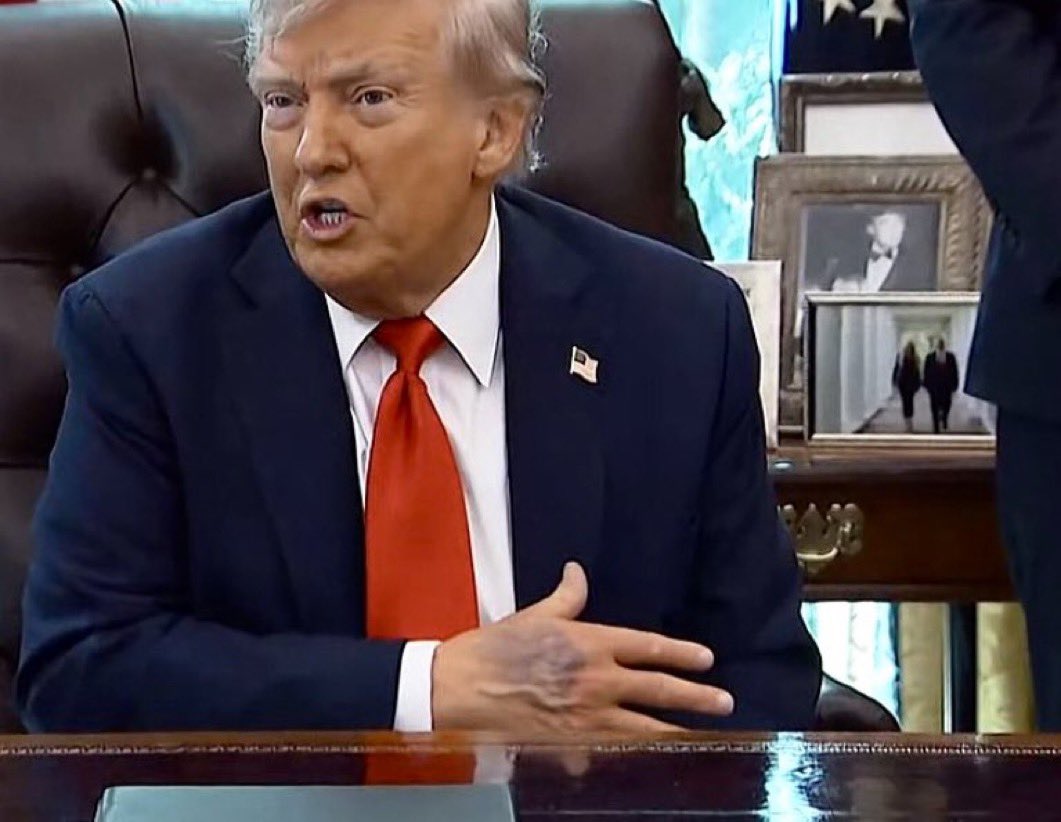 Donald Trump com mancha na mão