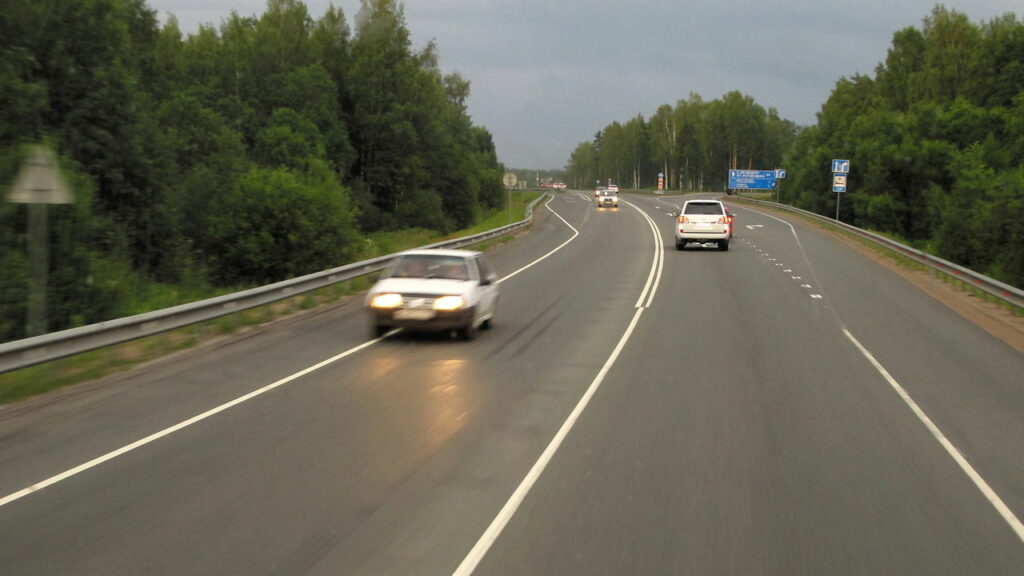 O que é considerado uma ultrapassagem perigosa segundo as leis de trânsito?