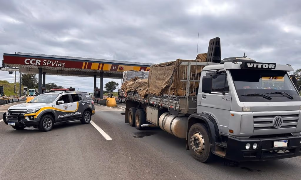PF prende 17 e bloqueia R$ 18 milhões por roubo de cargas em SP
