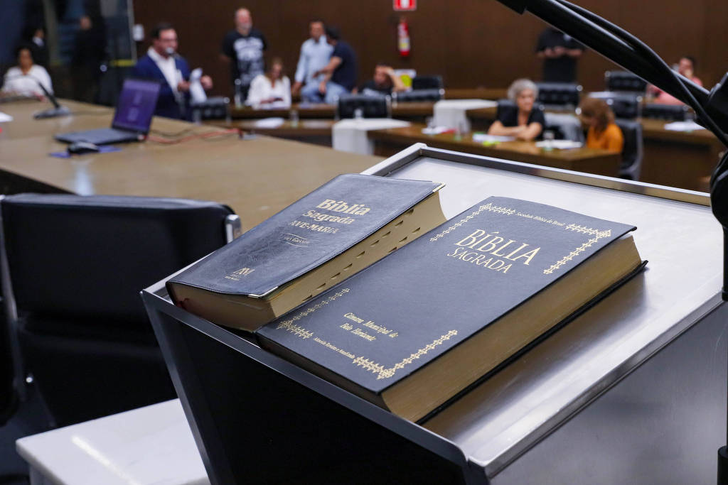 Justiça suspende lei que incluía a Bíblia em escolas de BH