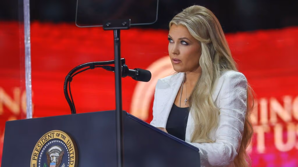 “Eu perdoo o assassino”, diz católica Erika Kirk em funeral do marido