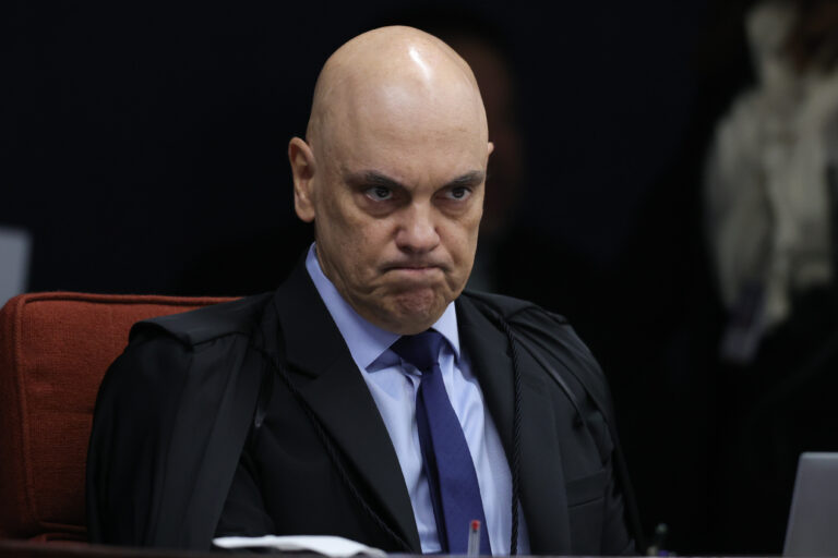 Moraes vota para condenar Bolsonaro e mais 7 por tentativa de golpe de Estado