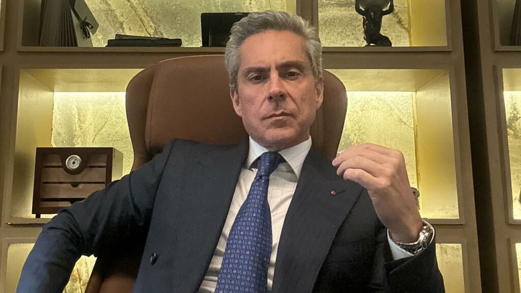 Alexandre Nero fala sobre a “obsessão em levar tiro”