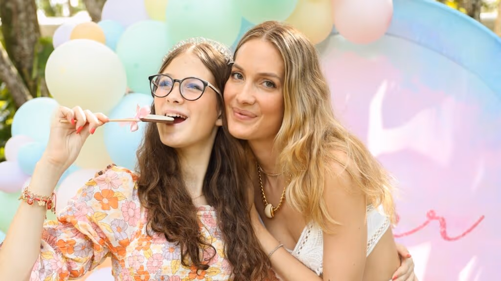 Morre aos 16 anos Anne-Marie Garnero, filha da modelo Schynaider Moura