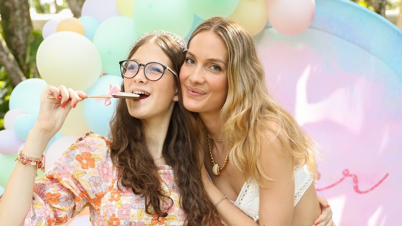 Morre aos 16 anos Anne-Marie Garnero, filha da modelo Schynaider Moura