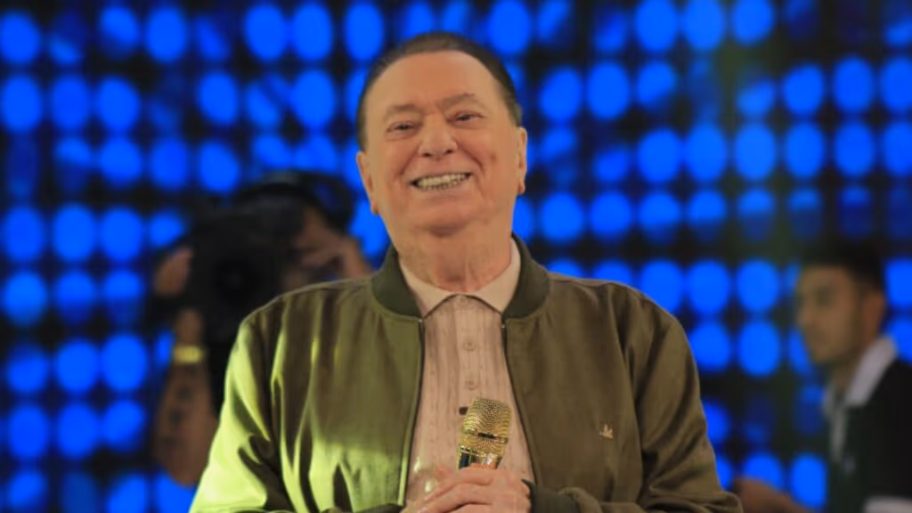 Apresentador Raul Gil é internado em São Paulo