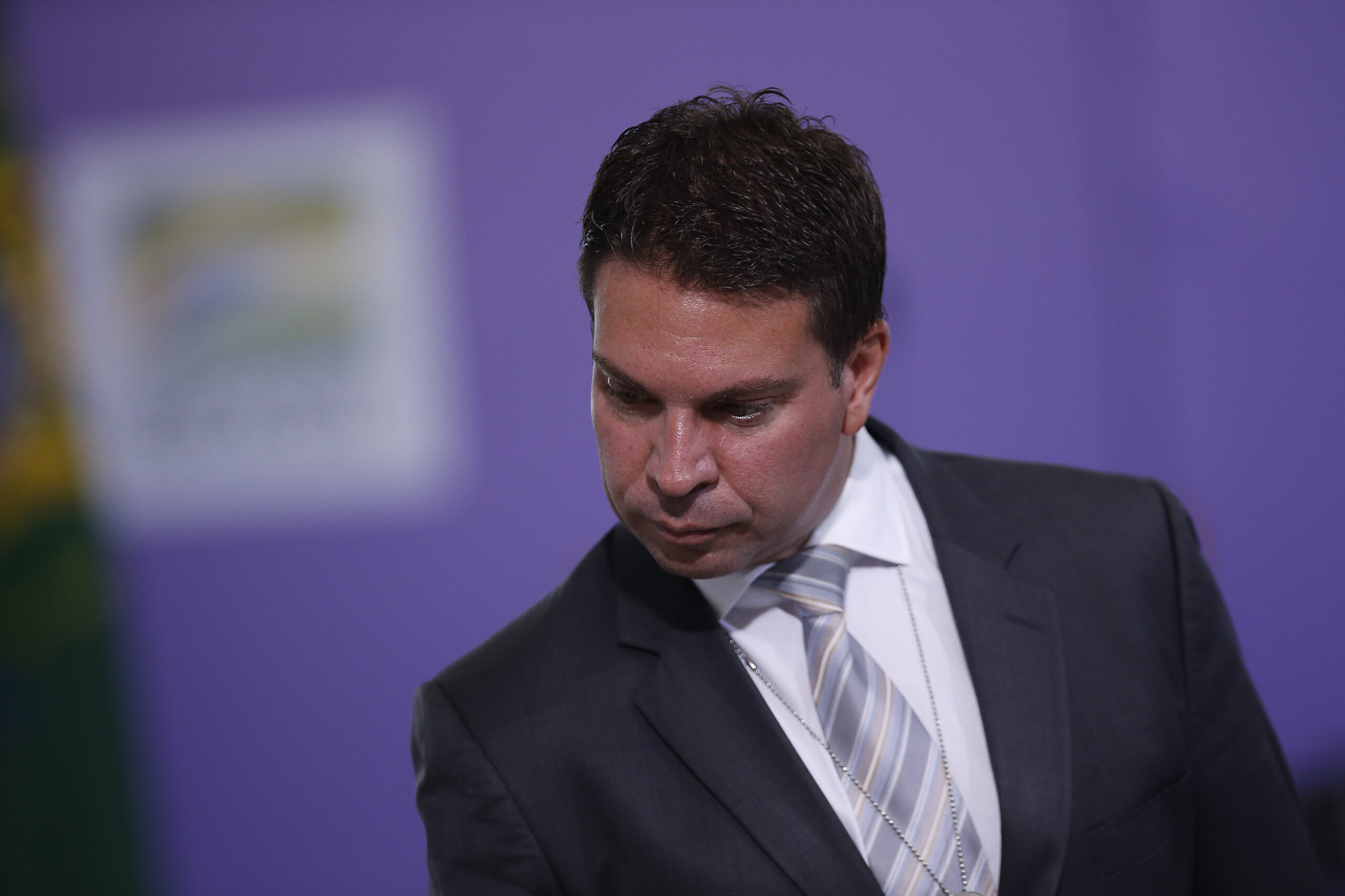 “É lógico que eu não ia ficar no Brasil”, diz Ramagem após fugir do STF