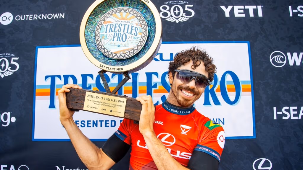 Brasileiro campeão mundial de surfe em Fiji fatura prêmio milionário