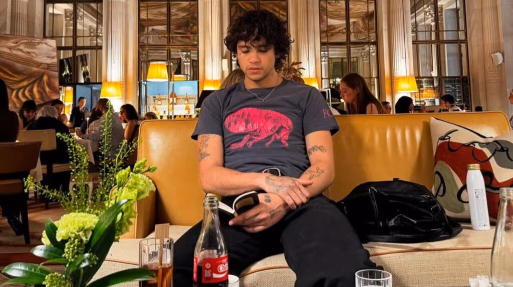 Ator Dominic Fike revela que fez audição sob uso de álcool e alucinógenos