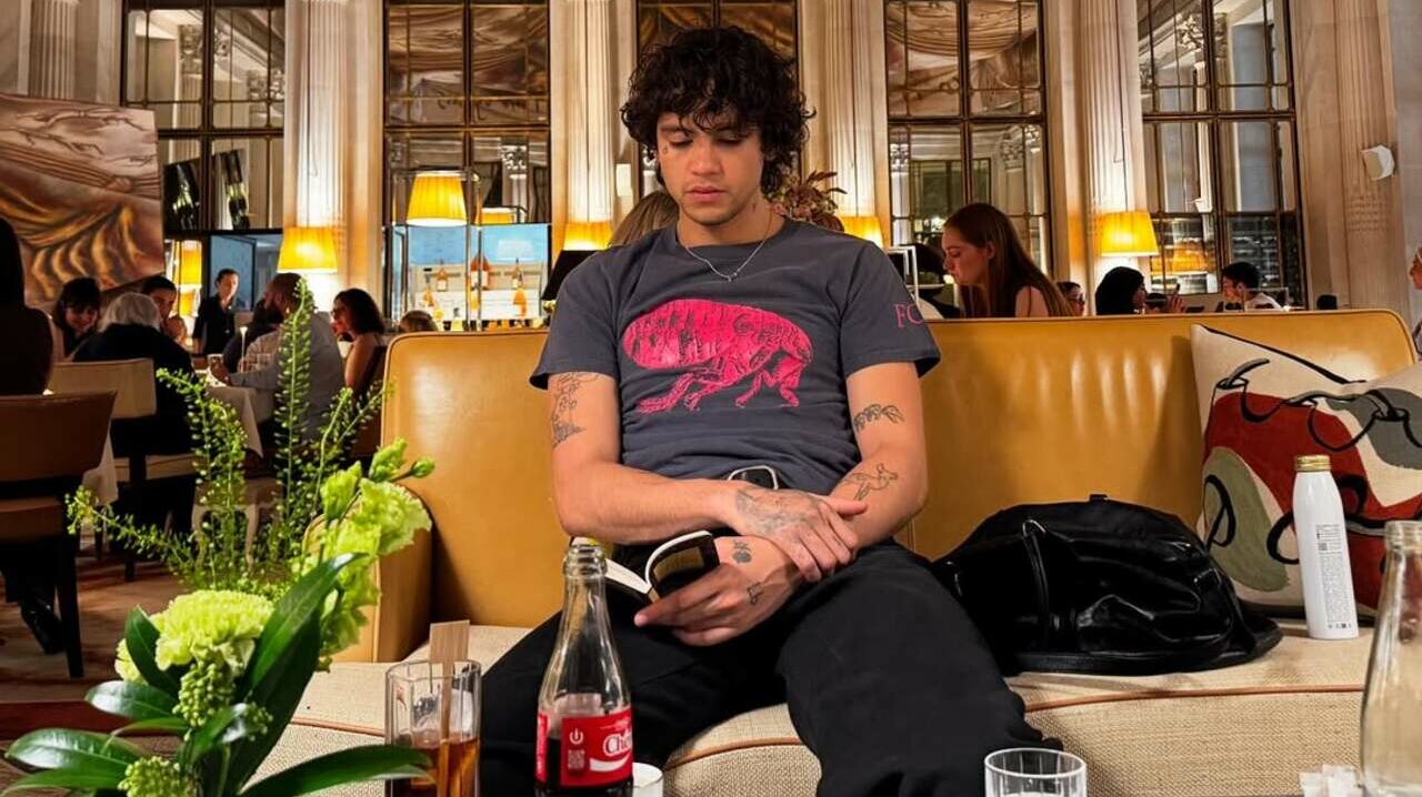 Ator Dominic Fike revela que fez audição sob uso de álcool e alucinógenos