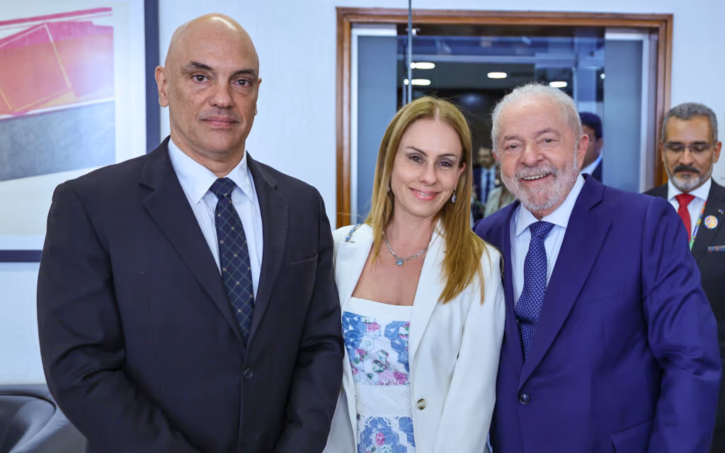 Dona Vivi complica Alexandre de Moraes