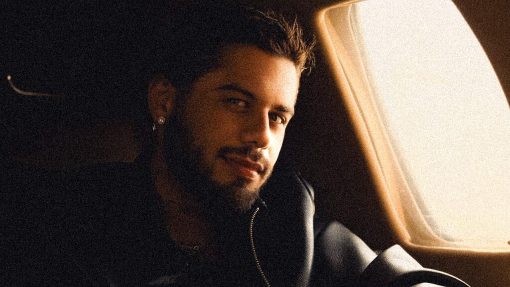 Zé Felipe posta música triste após rumores de Virginia