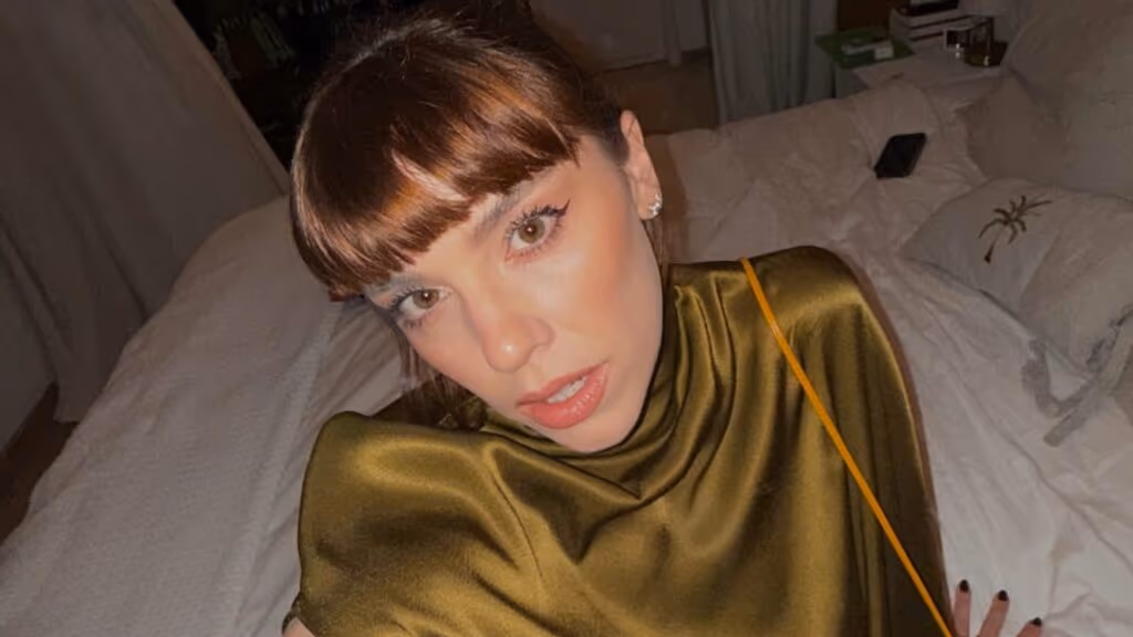 Alice Wegmann é deixada em saia justa por Tatá Werneck