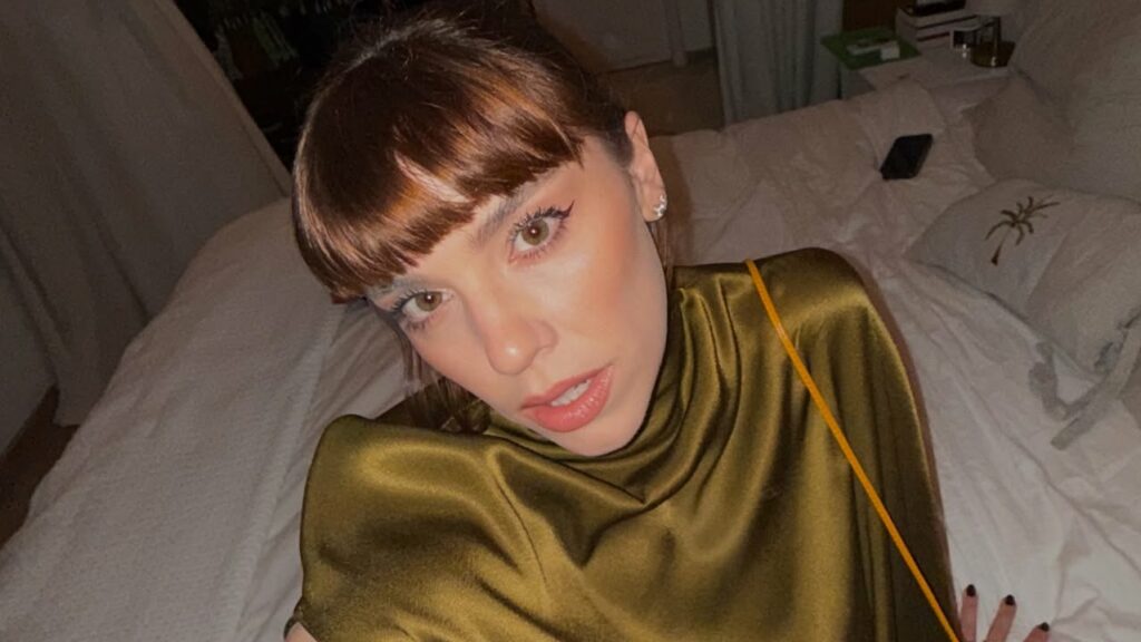 Alice Wegmann é deixada em saia justa por Tatá Werneck
