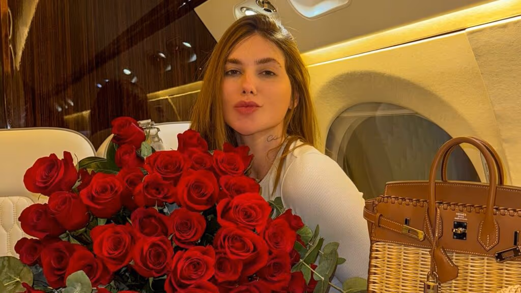 Virginia Fonseca recebe mais flores e deixa mistério sobre presenteador