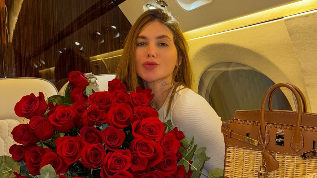Virginia Fonseca recebe mais flores e deixa mistério sobre presenteador