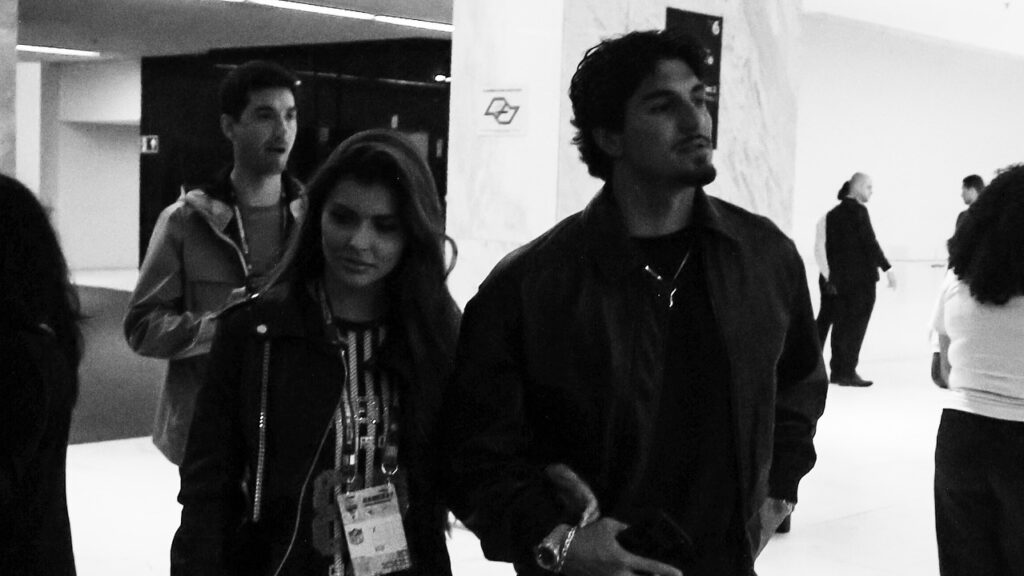 Gabriel Medina assume novo romance em jogo da NFL