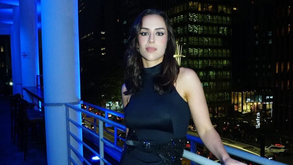 Faustão aparece de cadeira de rodas no casamento da filha