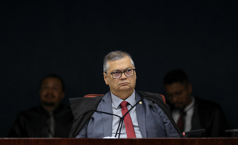 Dino vê manobra e suspende artigo que reativava emendas vencidas