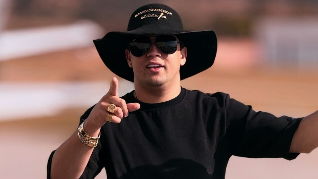 Fã ataca e deixa Natanzinho Lima em apuros durante show na Paraíba