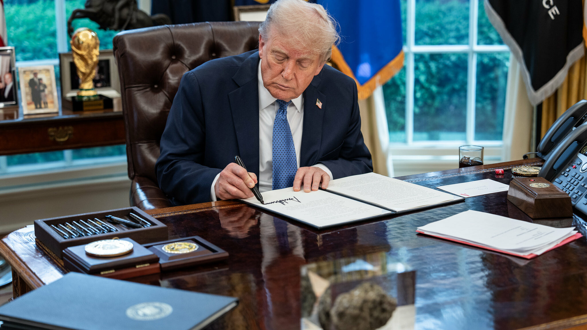 Crusoé: Trump classifica Antifa como “organização terrorista doméstica”