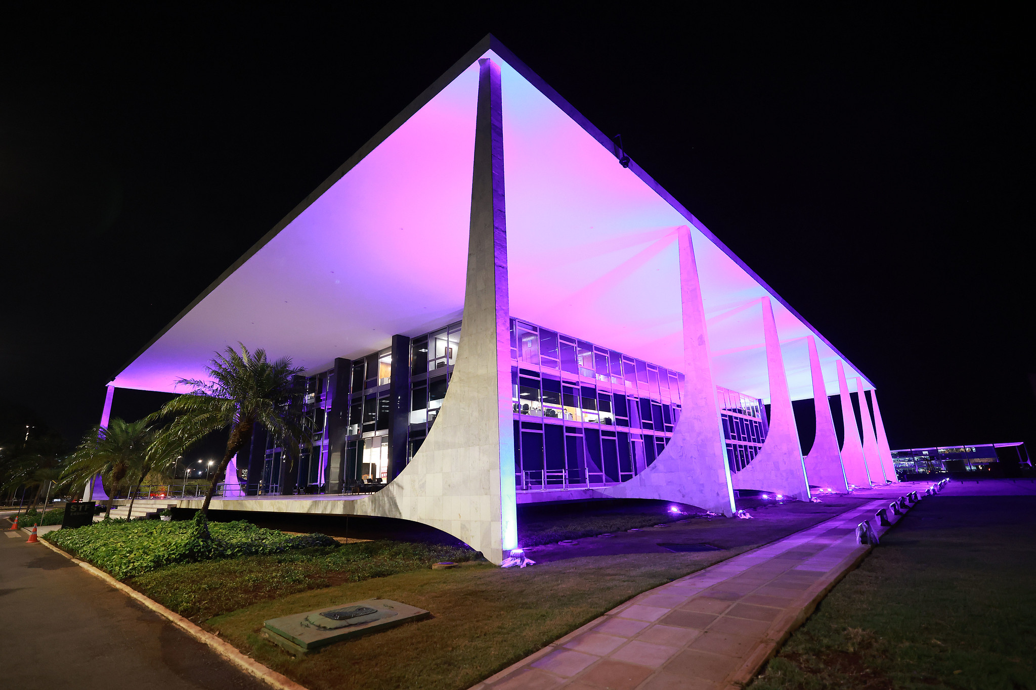 STF decide manter prerrogativa de autorizar buscas no Congresso