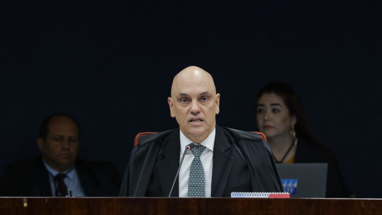 Como governistas, ministros e réus acompanharam a leitura do relatório de Moraes