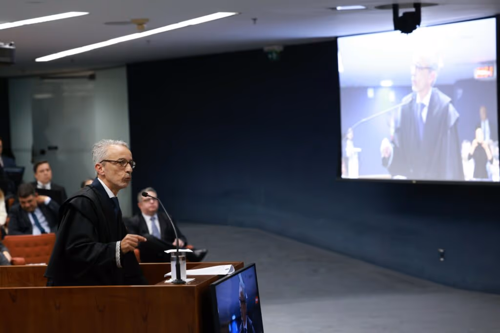 Advogado de Mauro Cid nega que cliente tenha sido coagido