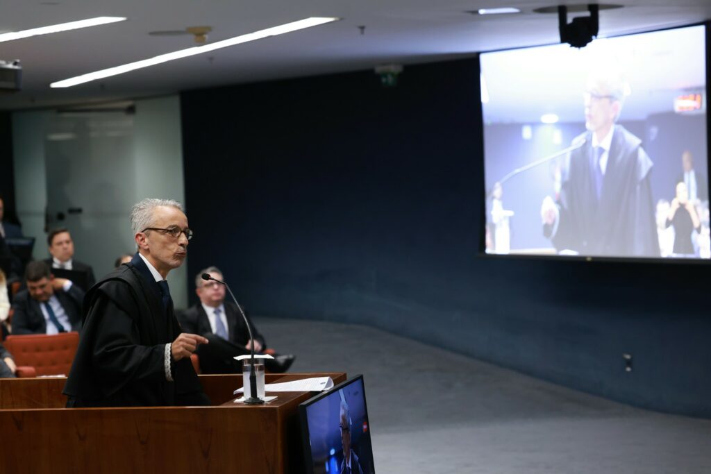Advogado de Mauro Cid nega que cliente tenha sido coagido
